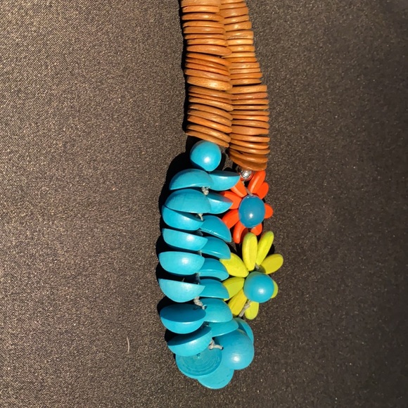 Wooden Floral Statement Necklace - Picture 4 of 10